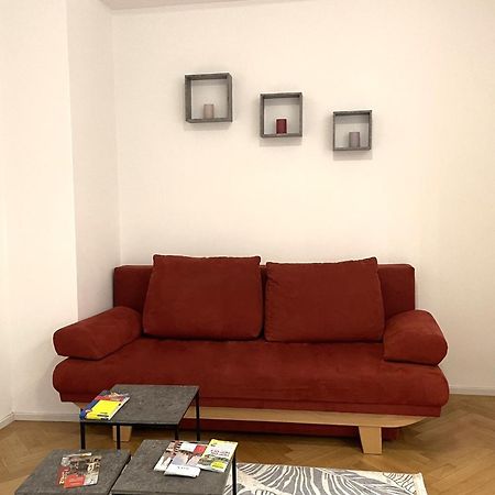 Home Sweet Home - Stephansdom Wina Bagian luar foto